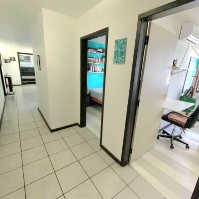 Casa Residencial com 250m², 5 quartos (sendo 1 suíte), 4 garagens, no bairro Carvoeira em Florianópolis