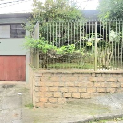 Casa Residencial com 250m², 5 quartos (sendo 1 suíte), 4 garagens, no bairro Carvoeira em Florianópolis