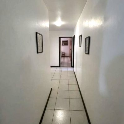 Casa Residencial com 250m², 5 quartos (sendo 1 suíte), 4 garagens, no bairro Carvoeira em Florianópolis