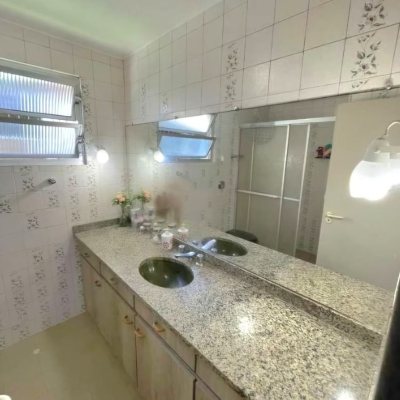 Casa Residencial com 250m², 5 quartos (sendo 1 suíte), 4 garagens, no bairro Carvoeira em Florianópolis