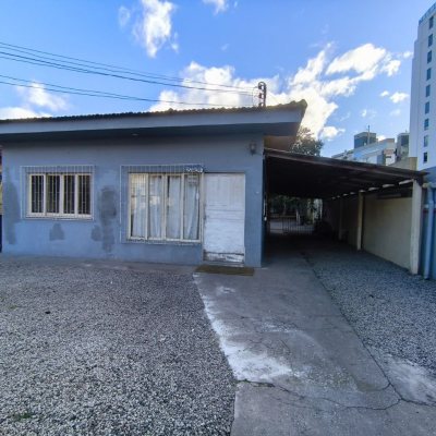 Terreno Comercial/Residencial com 432m², no bairro Trindade em Florianópolis