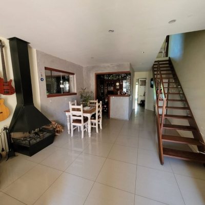 Casa Residencial com 100m², 2 quartos, 1 garagem, no bairro Campeche em Florianópolis