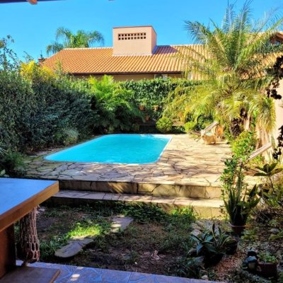 Casa Residencial com 100m², 2 quartos, 1 garagem, no bairro Campeche em Florianópolis