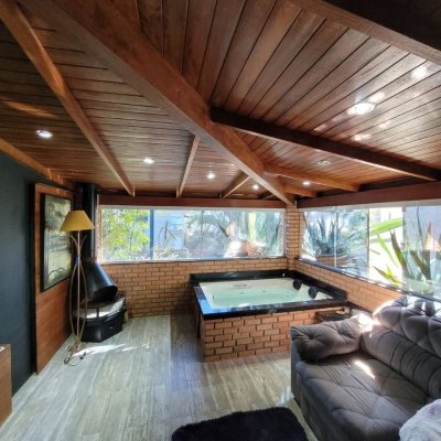 Casa Residencial com 100m², 2 quartos, 1 garagem, no bairro Campeche em Florianópolis