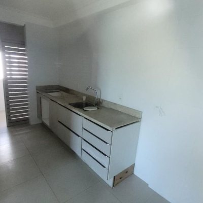 Apartamentos com 94m², 3 quartos, 1 suíte, 2 garagens, no bairro Capoeiras em Florianópolis