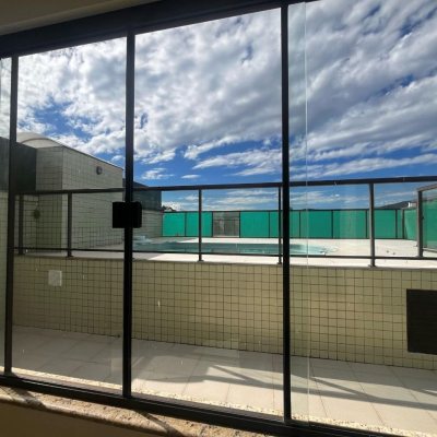 Cobertura com 170m², 3 quartos (sendo 1 suíte), 2 garagens, no bairro Carvoeira em Florianópolis