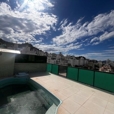 Cobertura com 170m², 3 quartos (sendo 1 suíte), 2 garagens, no bairro Carvoeira em Florianópolis