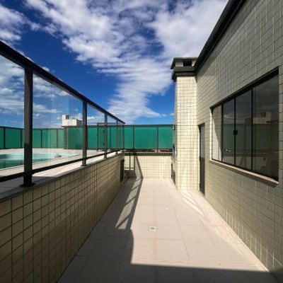 Cobertura com 170m², 3 quartos (sendo 1 suíte), 2 garagens, no bairro Carvoeira em Florianópolis