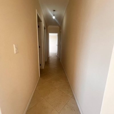 Cobertura com 170m², 3 quartos (sendo 1 suíte), 2 garagens, no bairro Carvoeira em Florianópolis