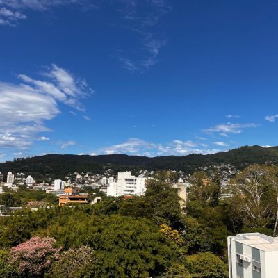 Cobertura com 170m², 3 quartos (sendo 1 suíte), 2 garagens, no bairro Carvoeira em Florianópolis