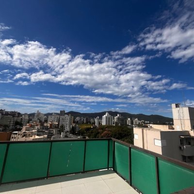 Cobertura com 170m², 3 quartos (sendo 1 suíte), 2 garagens, no bairro Carvoeira em Florianópolis