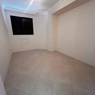 Cobertura com 170m², 3 quartos (sendo 1 suíte), 2 garagens, no bairro Carvoeira em Florianópolis