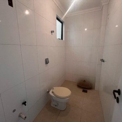 Cobertura com 170m², 3 quartos (sendo 1 suíte), 2 garagens, no bairro Carvoeira em Florianópolis