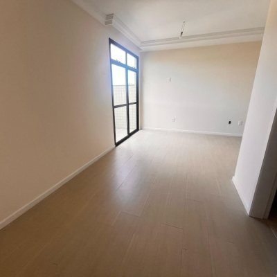 Cobertura com 170m², 3 quartos (sendo 1 suíte), 2 garagens, no bairro Carvoeira em Florianópolis