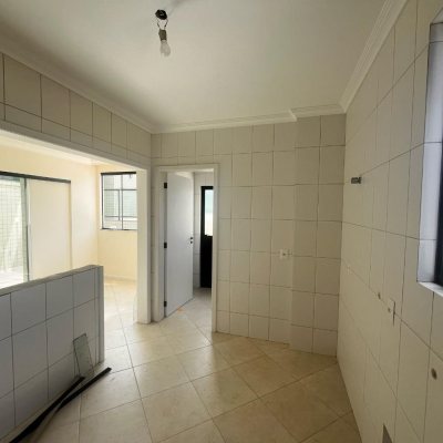 Cobertura com 170m², 3 quartos (sendo 1 suíte), 2 garagens, no bairro Carvoeira em Florianópolis