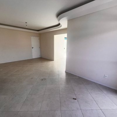 Cobertura com 170m², 3 quartos (sendo 1 suíte), 2 garagens, no bairro Carvoeira em Florianópolis
