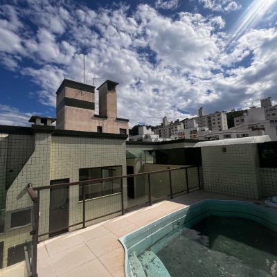 Cobertura com 170m², 3 quartos (sendo 1 suíte), 2 garagens, no bairro Carvoeira em Florianópolis