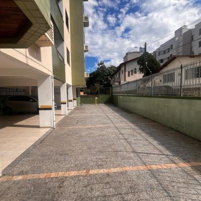 Cobertura com 170m², 3 quartos (sendo 1 suíte), 2 garagens, no bairro Carvoeira em Florianópolis