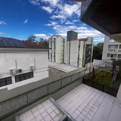 Cobertura com 170m², 3 quartos (sendo 1 suíte), 2 garagens, no bairro Carvoeira em Florianópolis