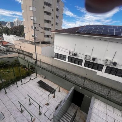 Cobertura com 170m², 3 quartos (sendo 1 suíte), 2 garagens, no bairro Carvoeira em Florianópolis