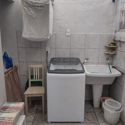 Casa Residencial com 140m², 3 quartos, 1 suíte, 3 garagens, no bairro Trindade em Florianópolis