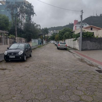 Casa Residencial com 140m², 3 quartos, 1 suíte, 3 garagens, no bairro Trindade em Florianópolis