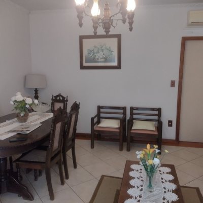 Casa Residencial com 140m², 3 quartos, 1 suíte, 3 garagens, no bairro Trindade em Florianópolis