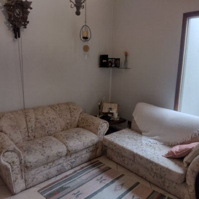 Casa Residencial com 140m², 3 quartos, 1 suíte, 3 garagens, no bairro Trindade em Florianópolis