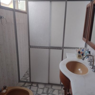 Casa Residencial com 140m², 3 quartos, 1 suíte, 3 garagens, no bairro Trindade em Florianópolis