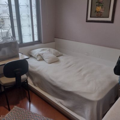 Casa Residencial com 140m², 3 quartos, 1 suíte, 3 garagens, no bairro Trindade em Florianópolis