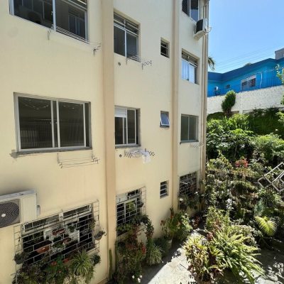 Apartamentos com 40m², 2 quartos, 1 garagem, no bairro Praia Comprida em São José
