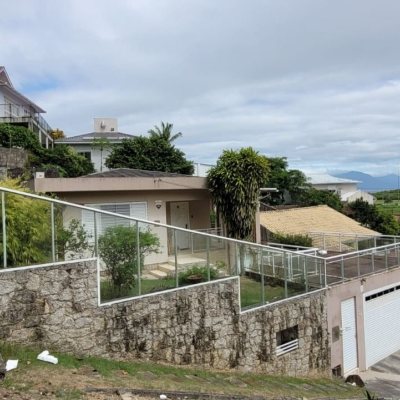 Casa Residencial com 110m², 3 quartos, 2 garagens, no bairro Saco Dos Limões em Florianópolis