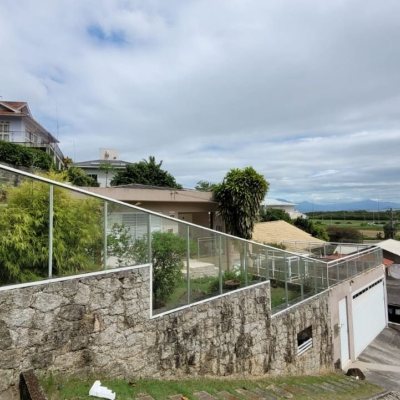 Casa Residencial com 110m², 3 quartos, 2 garagens, no bairro Saco Dos Limões em Florianópolis