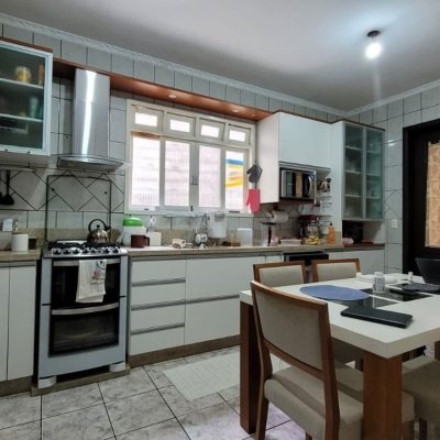 Casa Residencial com 110m², 3 quartos, 2 garagens, no bairro Saco Dos Limões em Florianópolis