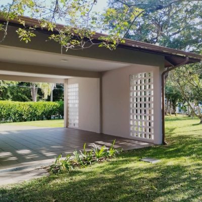 Casa em Condomínio com 735m², 4 quartos, 1 suíte, 5 garagens, no bairro Ponta Das Canas em Florianópolis