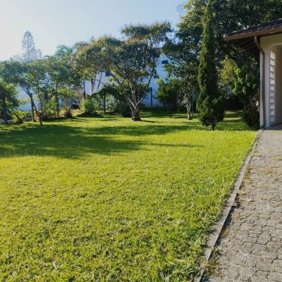 Casa em Condomínio com 735m², 4 quartos, 1 suíte, 5 garagens, no bairro Ponta Das Canas em Florianópolis
