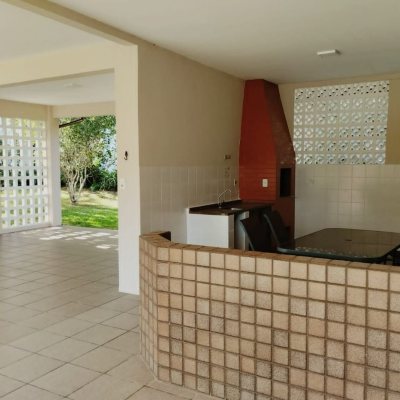 Casa em Condomínio com 735m², 4 quartos, 1 suíte, 5 garagens, no bairro Ponta Das Canas em Florianópolis