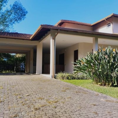 Casa em Condomínio com 735m², 4 quartos, 1 suíte, 5 garagens, no bairro Ponta Das Canas em Florianópolis