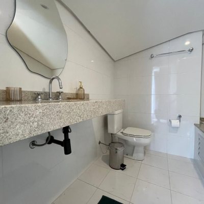 Cobertura com 209m², 4 quartos, 4 suítes, 3 garagens, no bairro Canasvieiras em Florianópolis