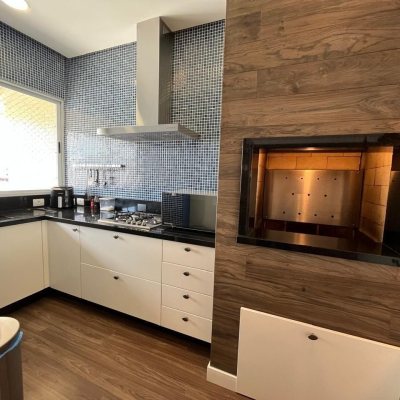 Cobertura com 209m², 4 quartos, 4 suítes, 3 garagens, no bairro Canasvieiras em Florianópolis