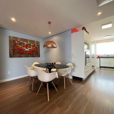 Cobertura com 209m², 4 quartos, 4 suítes, 3 garagens, no bairro Canasvieiras em Florianópolis