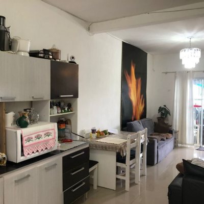 Casa Residencial com 99m², 2 quartos, 1 suíte, no bairro São João Do Rio Vermelho em Florianópolis