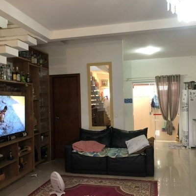 Casa Residencial com 99m², 2 quartos, 1 suíte, no bairro São João Do Rio Vermelho em Florianópolis