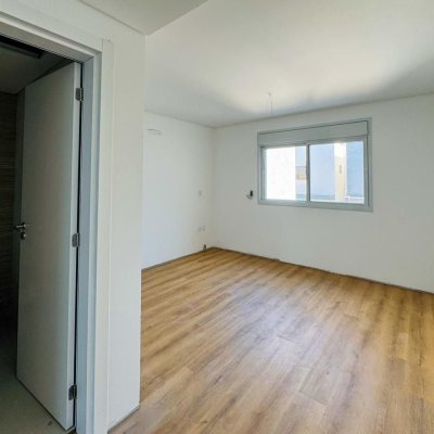 Casa Residencial com 132m², 3 quartos, 3 suítes, 2 garagens, no bairro Campeche em Florianópolis