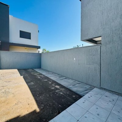 Casa Residencial com 132m², 3 quartos, 3 suítes, 2 garagens, no bairro Campeche em Florianópolis