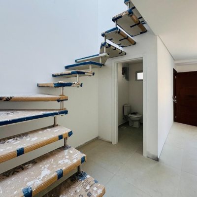 Casa Residencial com 132m², 3 quartos, 3 suítes, 2 garagens, no bairro Campeche em Florianópolis