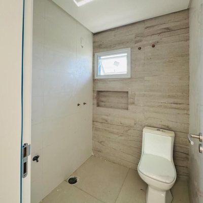 Casa Residencial com 170m², 3 quartos, 1 suíte, 2 garagens, no bairro Campeche em Florianópolis