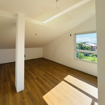 Casa Residencial com 170m², 3 quartos, 1 suíte, 2 garagens, no bairro Campeche em Florianópolis