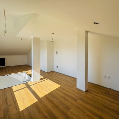 Casa Residencial com 170m², 3 quartos, 1 suíte, 2 garagens, no bairro Campeche em Florianópolis