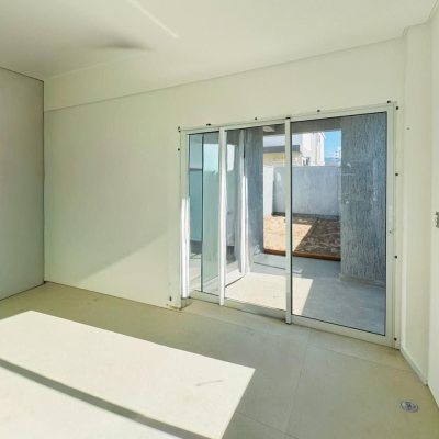 Casa Residencial com 170m², 3 quartos, 1 suíte, 2 garagens, no bairro Campeche em Florianópolis